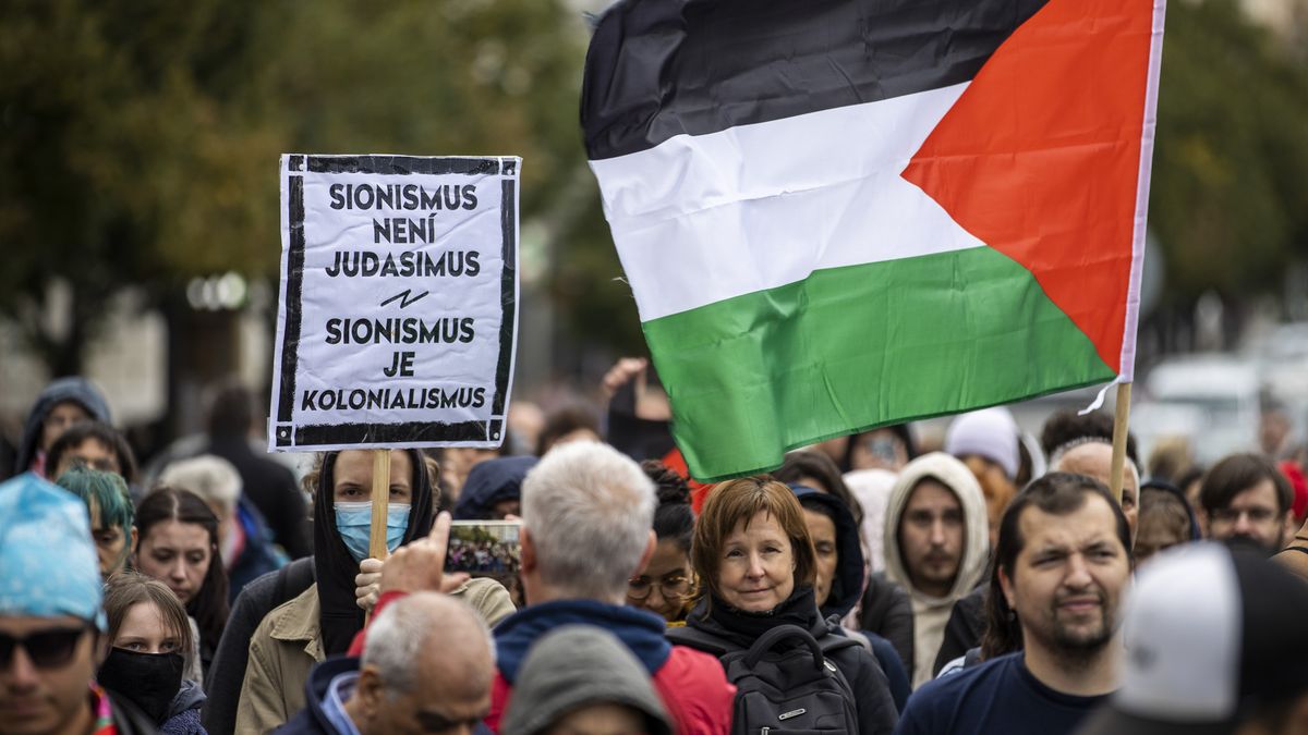 Ministr kritizuje vyvěšení vlajek Palestiny. Vedení univerzity se distancuje